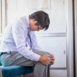 膝の痛みに悩む方のイメージ 中井スポーツ整骨院
